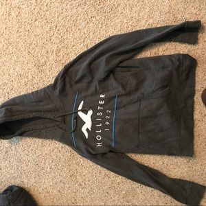 Hollister hoodie size: M